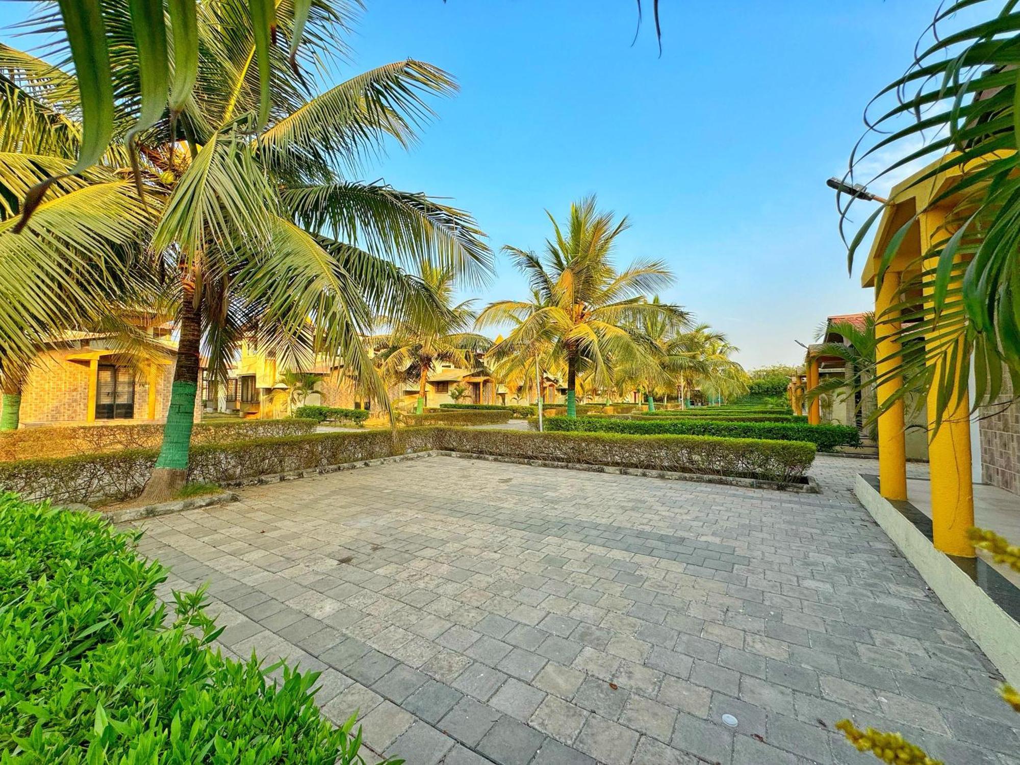 Marine Beach Villa Damlawari Exterior photo